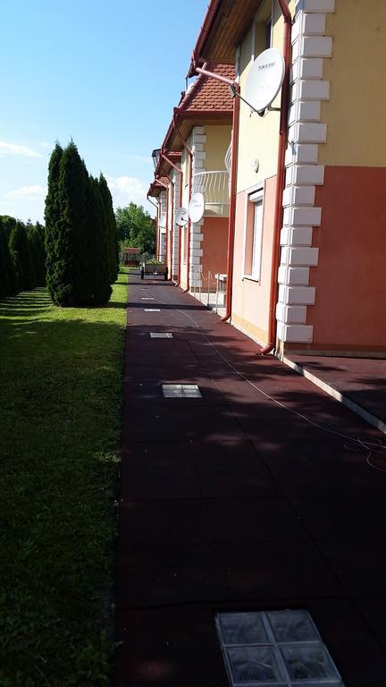 Boglarka Apartman Hajdúszoboszló Zewnętrze zdjęcie